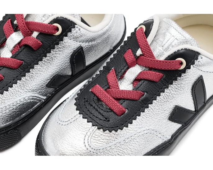 Детские кроссовки VEJA Kids Small Volley из органической кожи