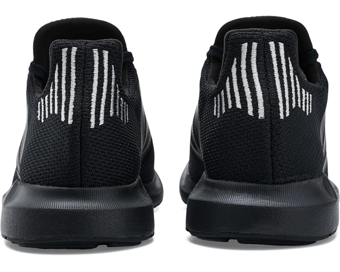 Беговые кроссовки Adidas Swift Run с текстильным верхом