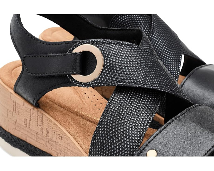 Сандалии Clarks Kidiki Sun на клиновидном каблуке из нубука