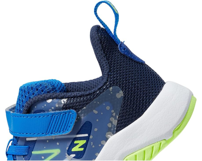 Кроссовки New Balance Rave Run v2 с шнуровкой-резинкой для малышей