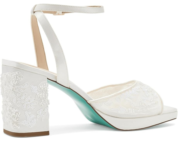 Сандалии Junie от Blue by Betsey Johnson с блестящим декором
