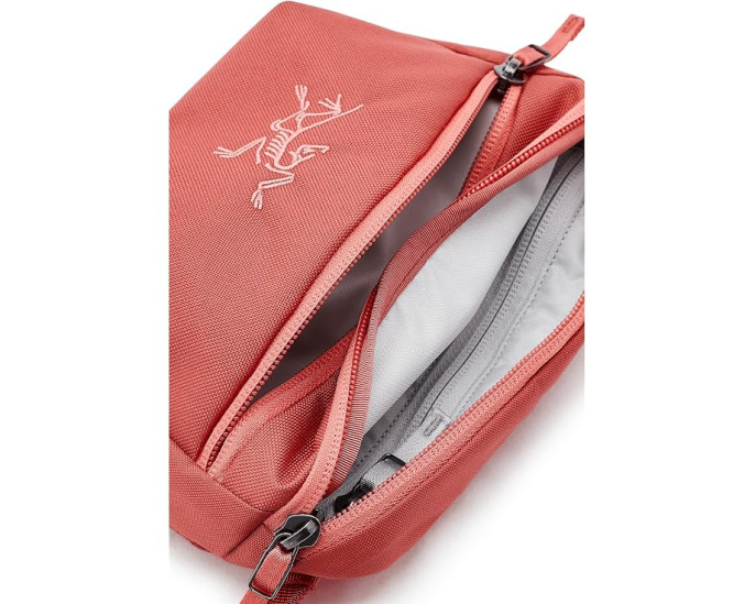 Поясная сумка Arc'teryx Mantis 1 с регулируемым ремнем и несколькими карманами