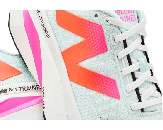 Беговые кроссовки New Balance FuelCell SuperComp Trainer v3 с карбоновой пластиной