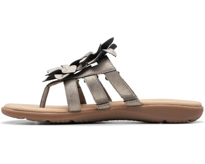 Сандалии Clarks Elizabelle Mae с кожаным верхом и цветочным декором