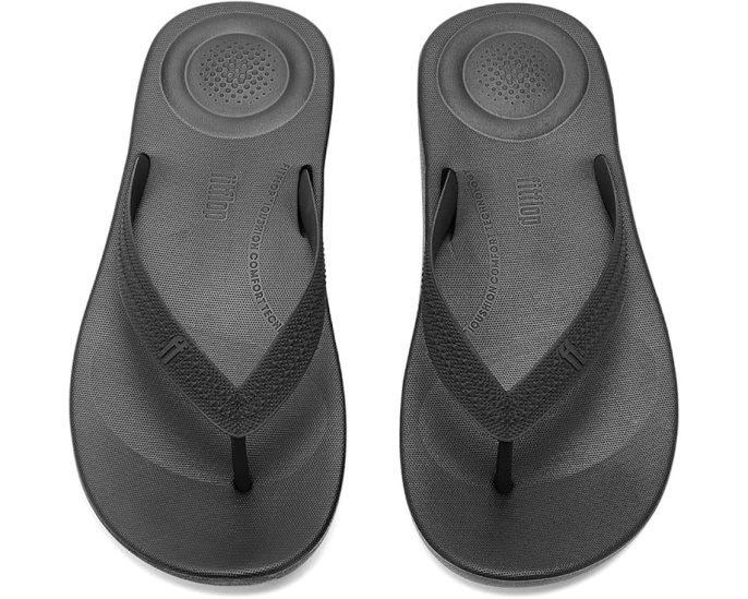 FitFlop Iqushion Textured-Strap Flip-Flops с клиновидным каблуком