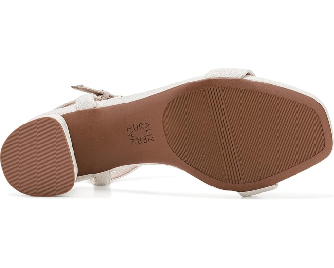 Сандалии Izzy на каблуке с ремешком на щиколотке Naturalizer