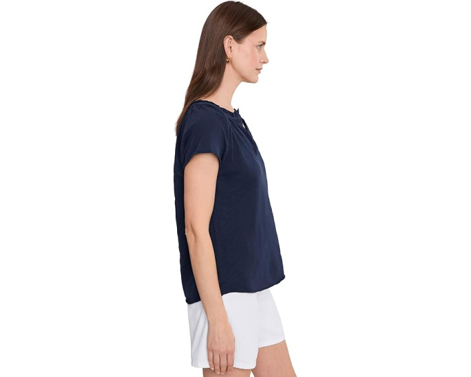 Топ Short Sleeve Ruffle Henley Swing от Mod-o-doc с рюшами