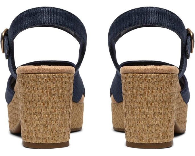 Сандалии Nerisa Twist Clarks на удобном каблуке с ремешками и стелькой Ultimate Comfort