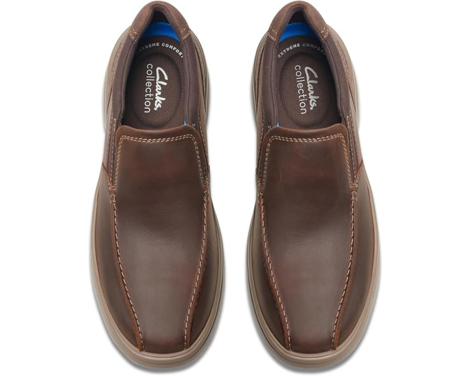 Слипоны Bradley Step от Clarks с технологией Contoured Comfort