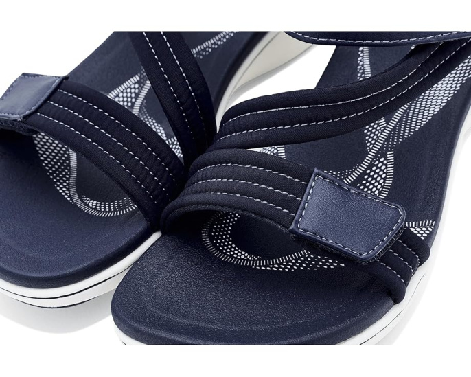 Сандалии Clarks Breezerae Sun на платформе с регулируемыми ремешками