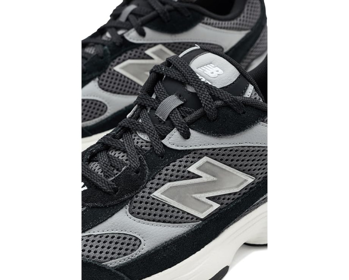New Balance 603 кроссовки в футуристическом стиле