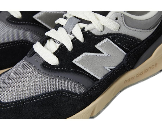 Кроссовки New Balance 997R с замшевым верхом