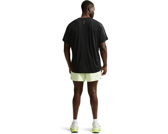 Беговой топ Nike Stride Dri-FIT Adv с коротким рукавом