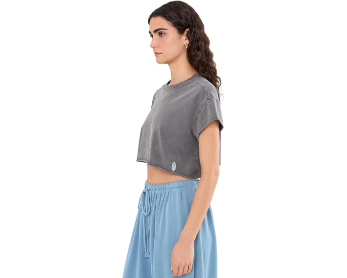 Кроп топ Hot Shot Cropped Tee от FP Movement с эффектом потертости