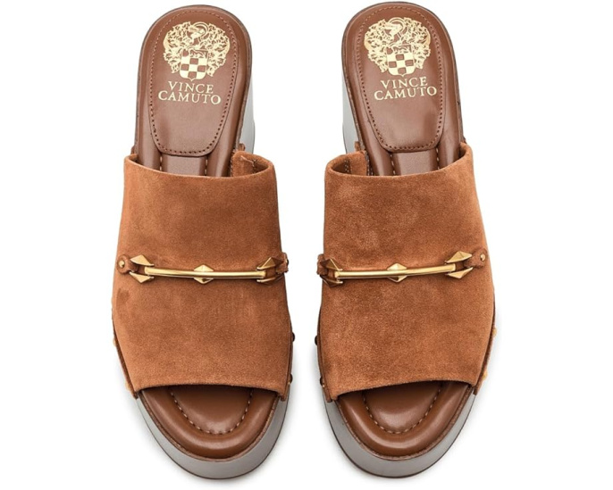 Клог Efellan с платформой и декоративными шипами Vince Camuto