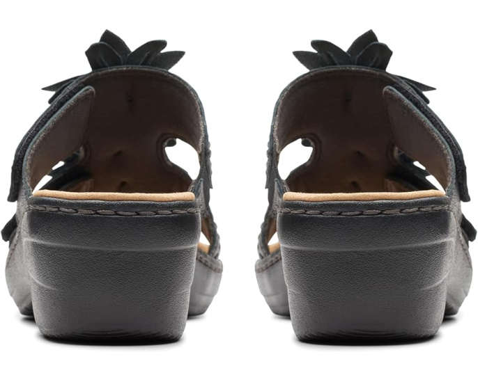 Босоножки Clarks Merliah Raelyn на танкетке с цветочным декором