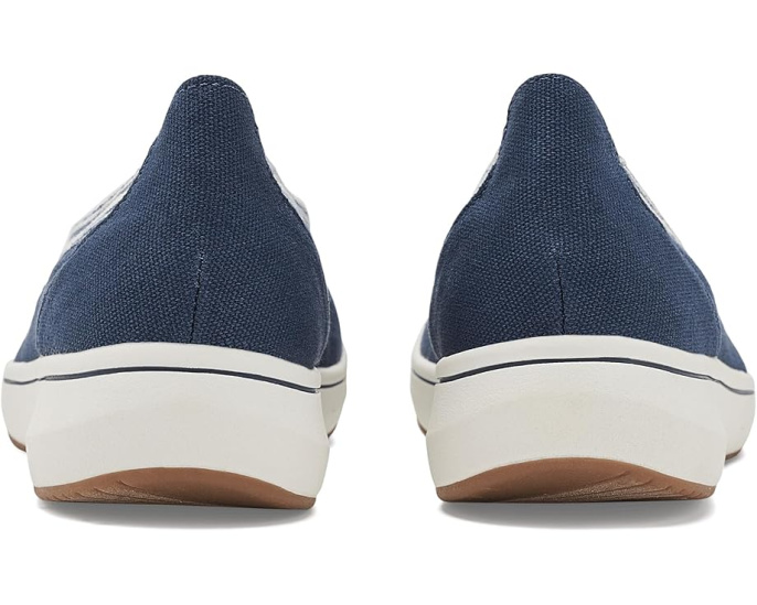 Слипоны Breezesky Air от Clarks с эластичными вставками и стелькой Cloudsteppers