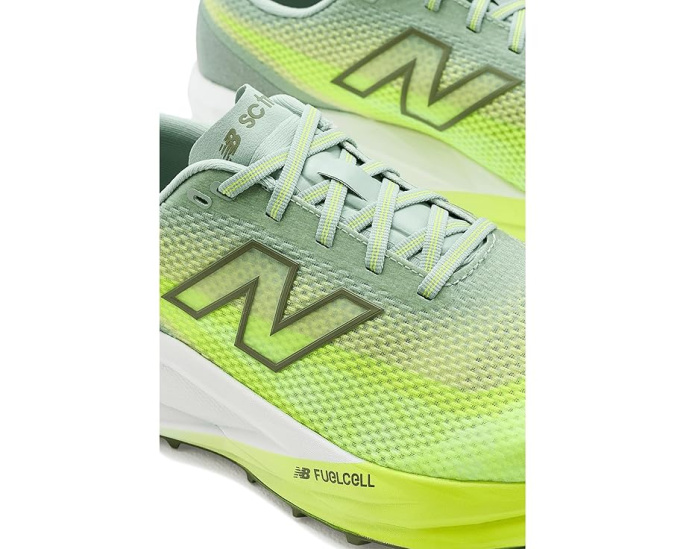 Кроссовки New Balance Fuelcell Supercomp Trail V2 с карбоном