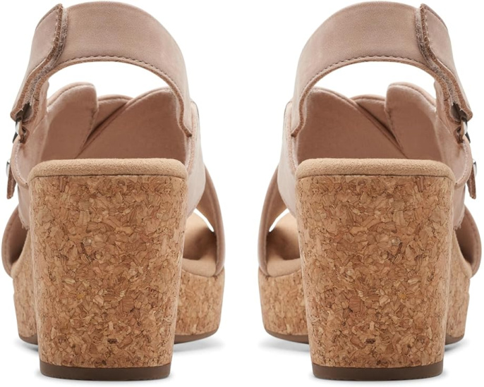 Босоножки Clarks Giselle Dove на клине с перекрещивающимися ремешками