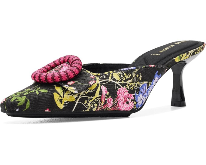 Туфли Anne Klein Cassia с острым носком и массивной пряжкой