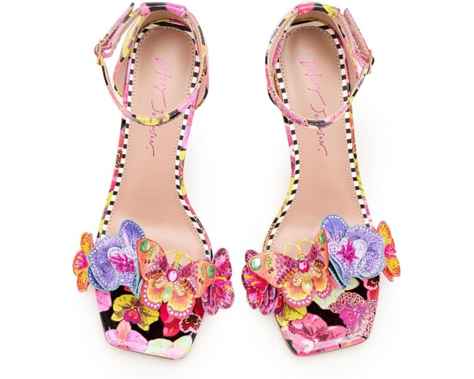 Blue by Betsey Johnson Сандалии Santino с 3D цветами и люцитовым каблуком