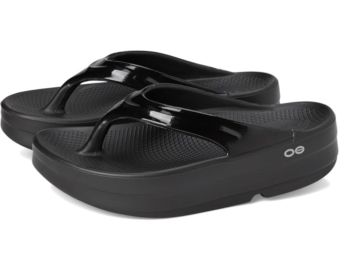 Сланцы OOFOS Oomega Thong с технологией OOfoam для восстановления