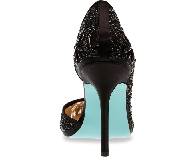Туфли Chic Blue by Betsey Johnson с острым носом и стразами на высоком каблуке