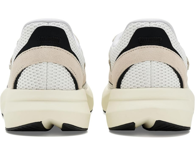 Кроссовки для бега adidas Lightblaze с резиновым верхом и круглым носком