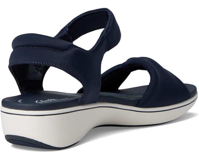 Сандалии Clarks Breeze Rae Sara из мягкого нубука на платформе