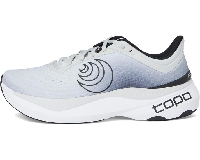 Тренировочные кроссовки Topo Athletic Aura с технологией ZipFoam
