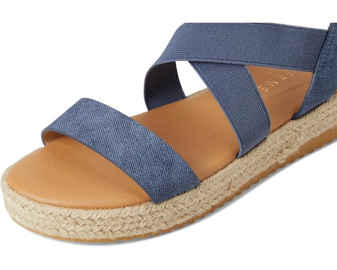 Сандалии Journee Collection Caroline с танкеткой и открытым носком