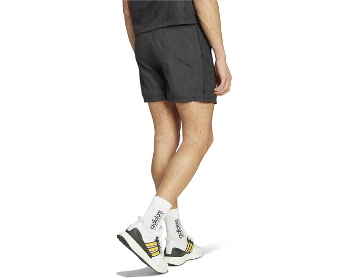 Шорты Adidas Tiro Woven с сетчатой подкладкой