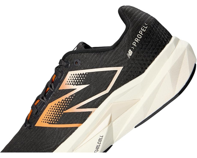 Беговые кроссовки New Balance FuelCell Propel v5 с пластиной из ТПУ