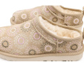 Угги Classic Micro Sun Stitch с вышитым логотипом