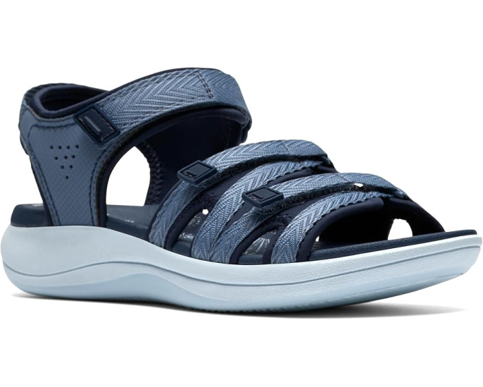 Сандалии Clarks Mira Madi с тремя ремешками и стелькой Cushion Soft