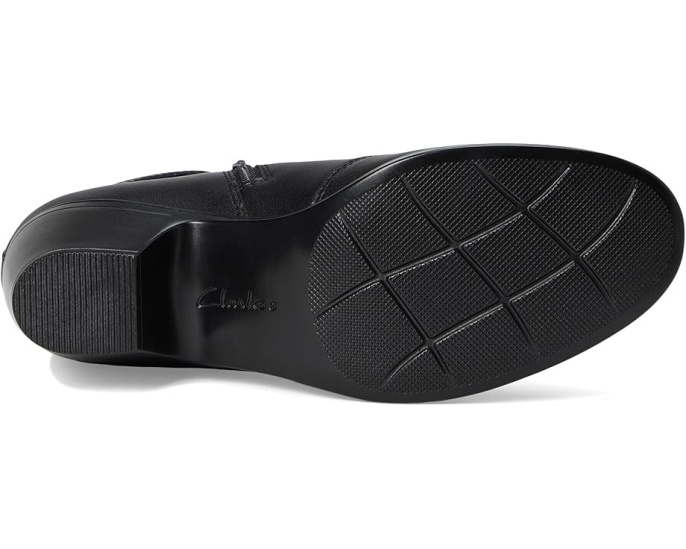 Ботильоны Clarks Emily 2 Belle с миндалевидным носком и ремешком на пряжке сзади