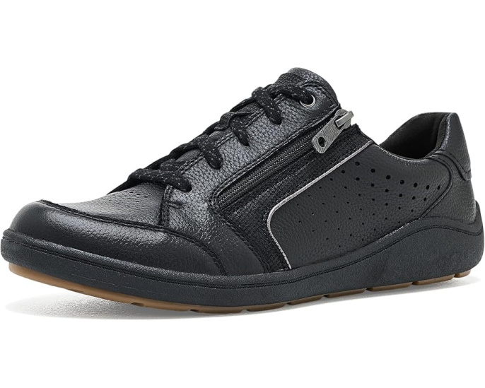 Кроссовки Clarks Bryianne Dazz из мягкой кожи с перфорацией