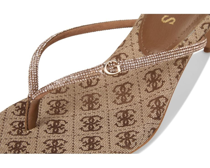 Босоножки GUESS Mayan на тонком каблуке с ремешком стразами