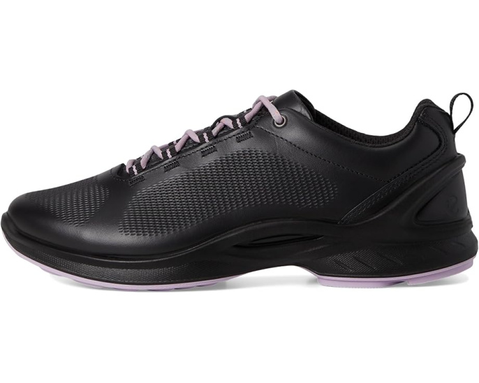 Женские кроссовки ECCO BIOM FJUEL Zephyr с технологией FLUIDFORM и перфорированной кожей