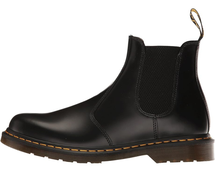 Челси Dr. Martens 2976 Yellow Stitch из гладкой кожи с минималистичным дизайном