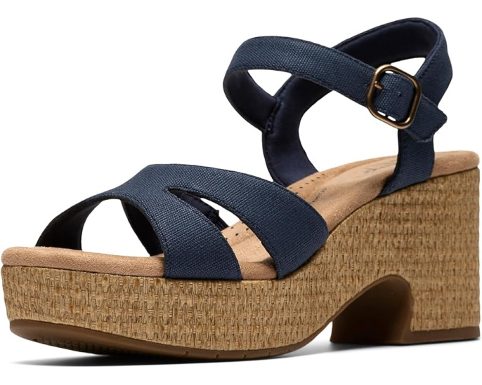 Сандалии Nerisa Twist Clarks на удобном каблуке с ремешками и стелькой Ultimate Comfort