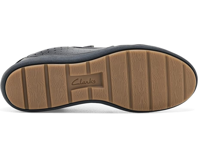 Кроссовки Clarks Bryianne Dazz из мягкой кожи с перфорацией