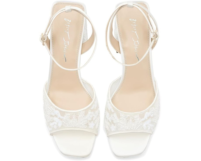 Сандалии Junie от Blue by Betsey Johnson с блестящим декором