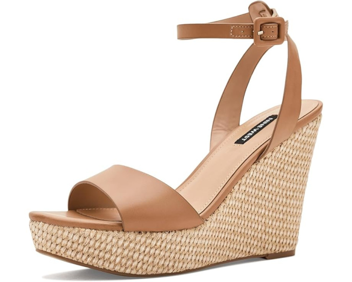 Босоножки Nine West Hanlow на танкетке черные