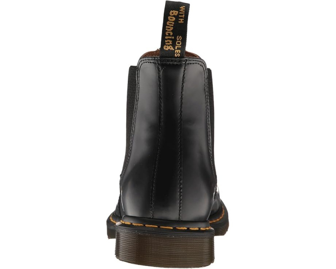 Челси Dr. Martens 2976 Yellow Stitch из гладкой кожи с минималистичным дизайном