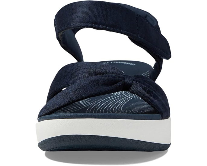 Сандалии Clarks Arla Shore на небольшом клиновидном каблуке