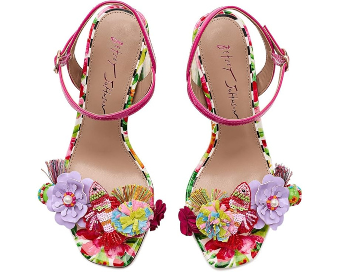 Сандалии Masen на каблуке от Blue by Betsey Johnson с цветочным декором
