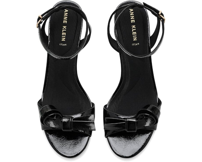 Босоножки Anne Klein Jeanne на каблуке с ремешком