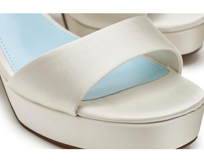 Сандалии Pendreya Platform Sandals на платформе и с квадратным каблуком от Vince Camuto