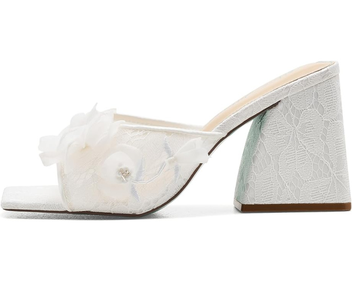 Босоножки Blue by Betsey Johnson Heath на устойчивом каблуке с цветочным ремешком